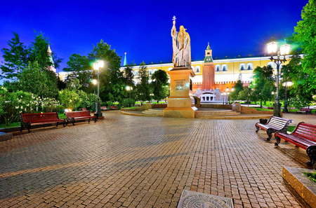View of the Kremlin and Alexander Garden in Moscow at night.のeditorial素材
