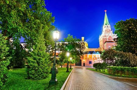 View of the Kremlin and Alexander Garden in Moscow at night.のeditorial素材