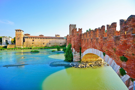View of the Castel Vecchio Bridge connected to Castelvecchio Castle along Adige river in Verona, Italy.のeditorial素材