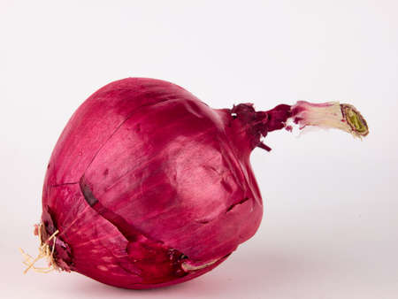 Red onion bulb isolated on a white backgroundの写真素材