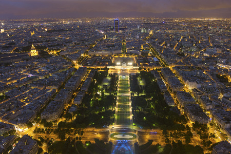 Nightfall in Paris, Ile-de-France, Franceの写真素材
