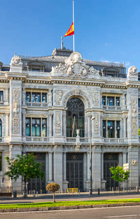 Madrid, Spain - June 3, 2020: Central bank of Spain with the Spanish flag at half-mast as a sign of mourning for the Covid-19 pandemicのeditorial素材