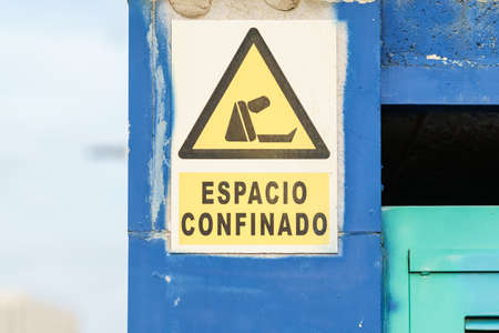 Sign with the text confined space due to the Covid-19 pandemic
