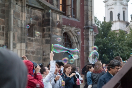 CZECH REPUBLIC, PRAGUE  Sept, 02  People making soap bubbles in the Old Town Square in Prague, on Sept  02, 2013  Prague, Czech Republicのeditorial素材