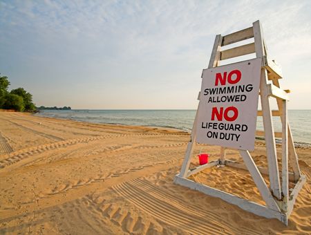 lifeguard chair with sign saying no swimmingの写真素材