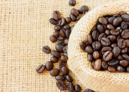 Top view of roasted coffee beans in jute bag with copyspace on the leftの写真素材