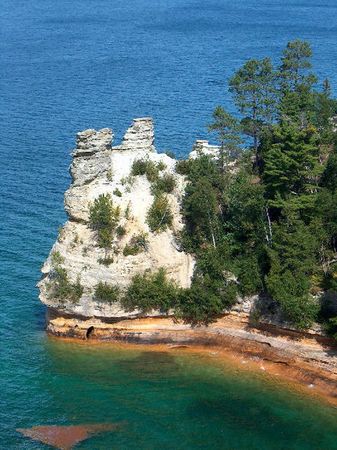 Rocky formation on the shore of lake Superior in upper michiganの写真素材