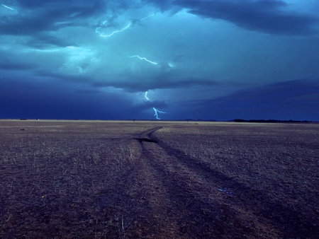 Lightning on the prairieの写真素材