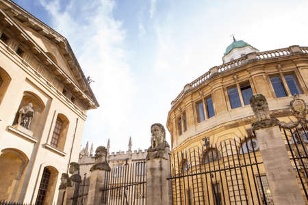 There are thirteen square pillars topped by head-and-shoulder busts marking the front boundary of the sheldonian theatre in oxfordのeditorial素材