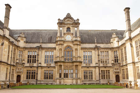 street detail of building and architecture around the city center of oxford in englandのeditorial素材