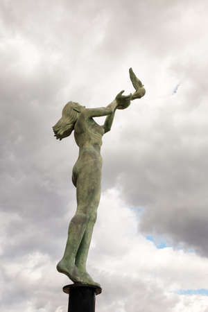 Statue of a woman releasing a dove along the promenade in Fuengirolaのeditorial素材