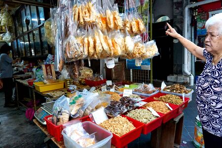 PENANG, MALAYSIA - OCTOBER 01.2019 : A busy morning of a flea market located in the city of George Town.のeditorial素材