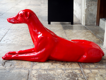 The Red Dog Statue on the Floorの写真素材