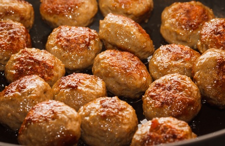 Close-up of delicious  meatballs in a frying panの写真素材
