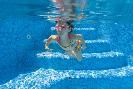 Underwater kid in swimming poolの写真素材