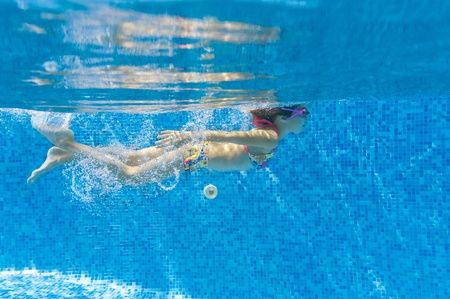 Underwater kid in swimming poolの写真素材