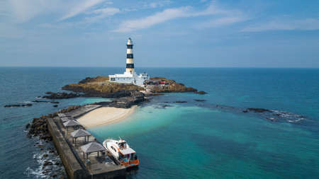 Mudouyu Lighthouse, the lighthouse guides the direction of the boat, Stone tidal in the sea is a...