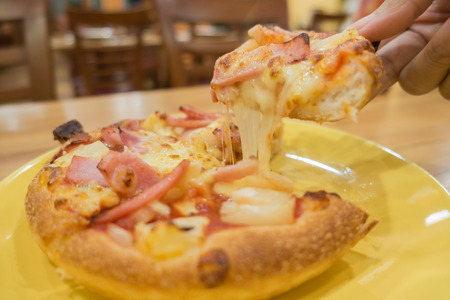 Small Hawaiian pizza plateの写真素材