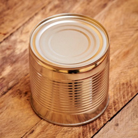 Aluminum tin can on the wooden tableの写真素材
