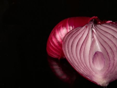 Sliced Red Onion in a reflective black backgroundの写真素材