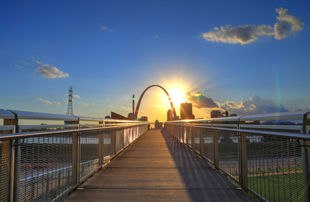 St. Louis, Missouri skyline from Malcolm W. Martin Memorial Park.のeditorial素材