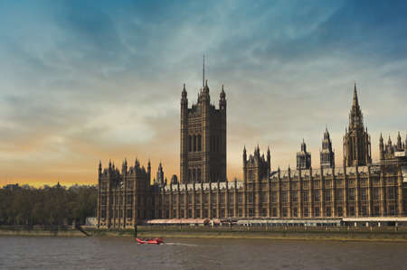 The Palace of Westminster along the banks of the Thames in central London, UK.のeditorial素材
