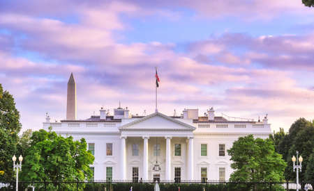 The White House located at 1600 Pennsylvania Avenue in Washington, D.C.の写真素材