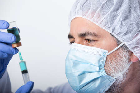 The doctor prepares the   vaccine for syringeの写真素材