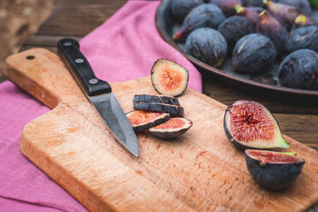 Fresh figs on wooden boardの写真素材