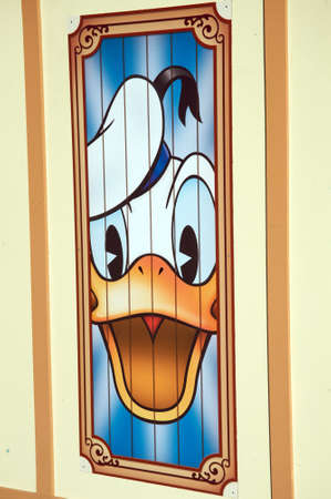 Anaheim, California, USA, November 21, 2010  Donald Duck at Disney California Adventure wallのeditorial素材