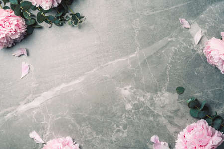 Frame wreath pattern of pink peonies on marble background. Flat lay, top view. Floral composition. Wedding, birthday, anniversary bouquet. Woman day, Mothers day. Creative floral frameの写真素材