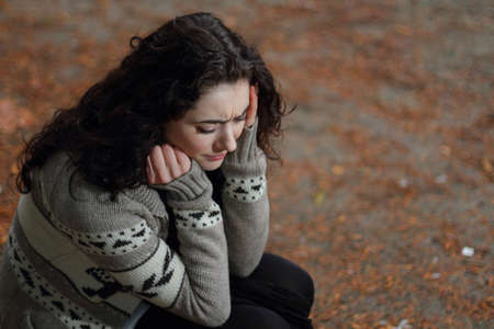 girl looking downの写真素材