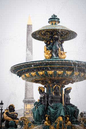 Fountain on Place de la Concorde in operation under the snow in Paris 1の写真素材
