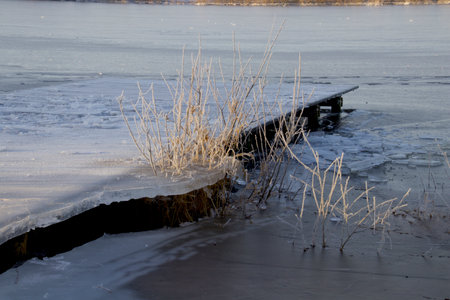 The jetty is affected by cold and ice after being floodedの写真素材