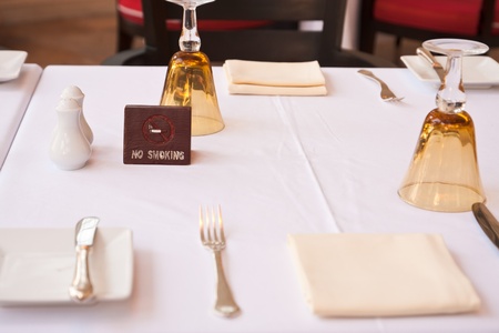no smoking sign displayed on dinner tableの写真素材