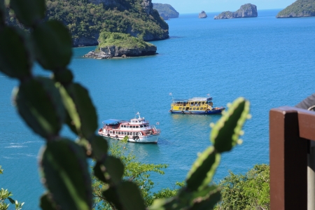 Ko samui,Thailand- April 15, Unidentified tourists have an activity at Angthong National Marine Park, Suratthani province, Thailand April 15,2011のeditorial素材