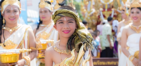 KO SAMUI - NOVEMBER 7: "Ngan Chak Pra" Traditional of buddhist festival;Unidentified people participate at the festival on November 7, 2012 at Koh samui,Suratthani, Thailandのeditorial素材