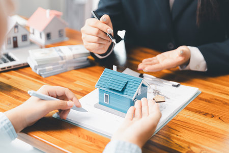 Real estate agent delivering sample home to customer, mortgage loan contract. Contract for hire purchase sale of house. home insurance contract, home mortgage loan concept. real estate, customerの写真素材