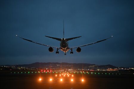 night touch down at itami airportのeditorial素材