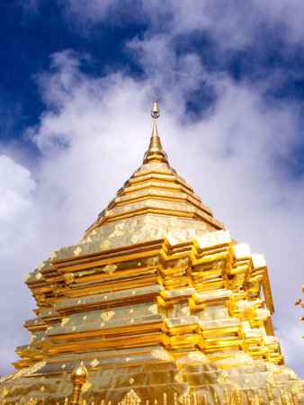 Golden pagoda of Wat Phra That Doi Suthep under cloudy blue sky in Chiangmai, Thailandの写真素材