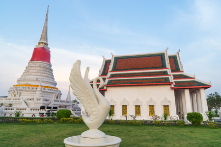 White unique pagoda in Wat Phra Samut Jedi under twilight evening skyの写真素材