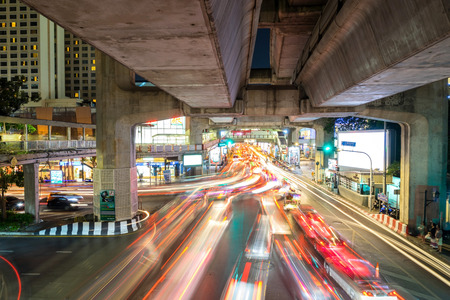BANGKOK - MARCH 30: Traffic congested automobile light in Siam Square area in Bangkok, Thailand, was taken on March 30, 2015.のeditorial素材