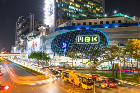 BANGKOK - MARCH 30: Traffic congested automobile light in Siam Square area in Bangkok, Thailand, was taken on March 30, 2015.のeditorial素材