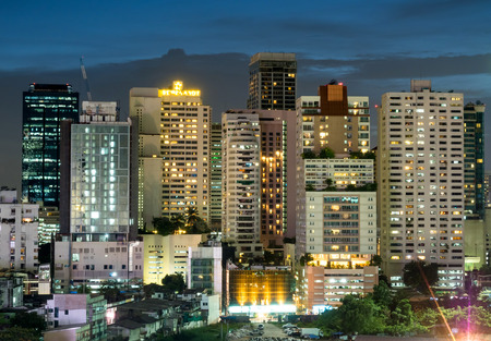 BANGKOK - AUGUST 8: Bangkok skyscraper buildings under twilight evening sky with night light view, was taken on August 8, 2015, in Bangkok, Thailandのeditorial素材