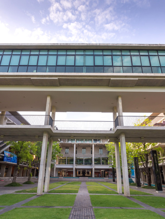 NAKORNPATHOM - MAY 22: Mahidol university, Salaya campus, environment with modern building was taken on May 22, 2015, in Nakornpathom, Thailandのeditorial素材
