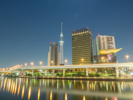 TOKYO - NOVEMBER 28: The hightest construction in Japan, Tokyo Skytree, is new landmark in Tokyo, Japan, during night light view, was taken on November 28, 2015.のeditorial素材