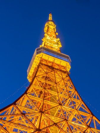 TOKYO - NOVEMBER 27: Tokyo Tower during twilight night light time is landmark of Japan, was taken on November 27, 2015, in Tokyo, Japan.のeditorial素材