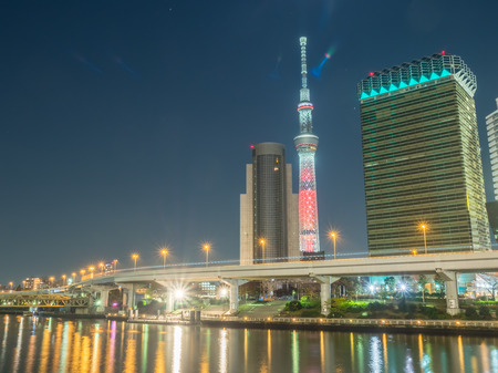 TOKYO - NOVEMBER 28: The hightest construction in Japan, Tokyo Skytree, is new landmark in Tokyo, Japan, during night light view, was taken on November 28, 2015.のeditorial素材