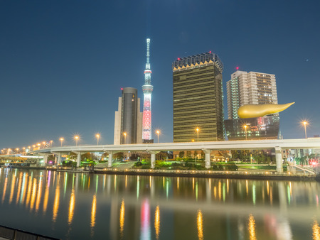 TOKYO - NOVEMBER 28: The hightest construction in Japan, Tokyo Skytree, is new landmark in Tokyo, Japan, during night light view, was taken on November 28, 2015.のeditorial素材