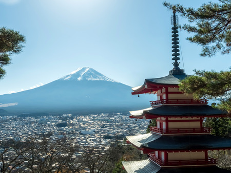 Chureito pagoda with Fuji mountain view under blue sky in Japanのeditorial素材